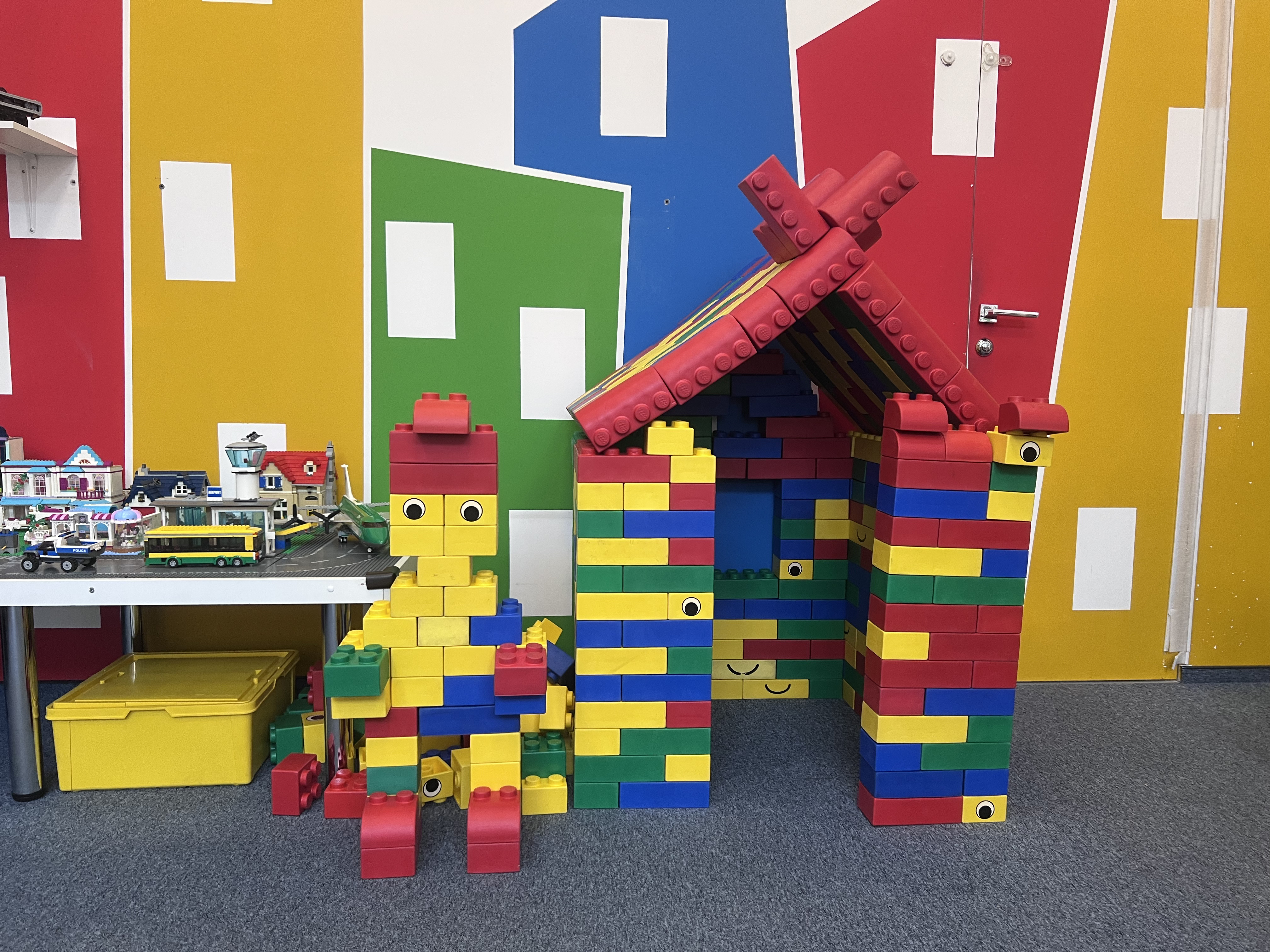Стена для творчества LEGO